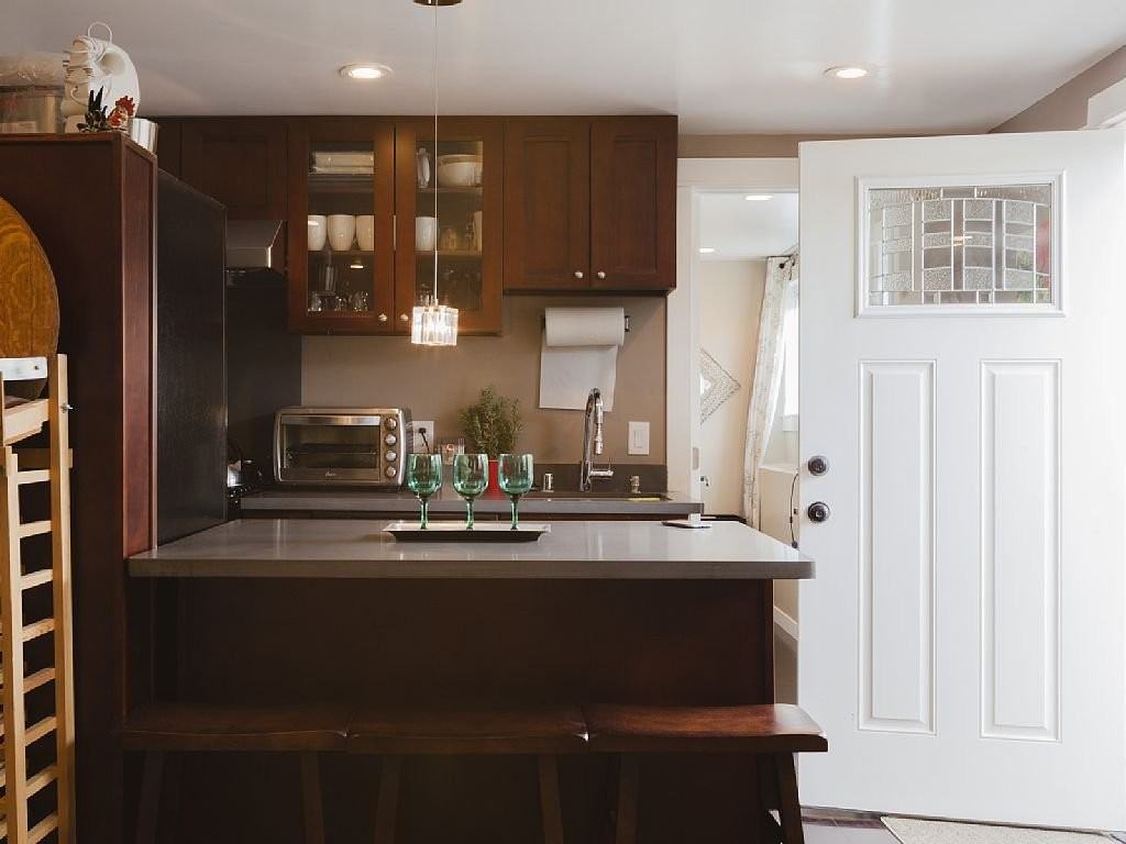 226 Loyola Dr - Photo 2 of 9