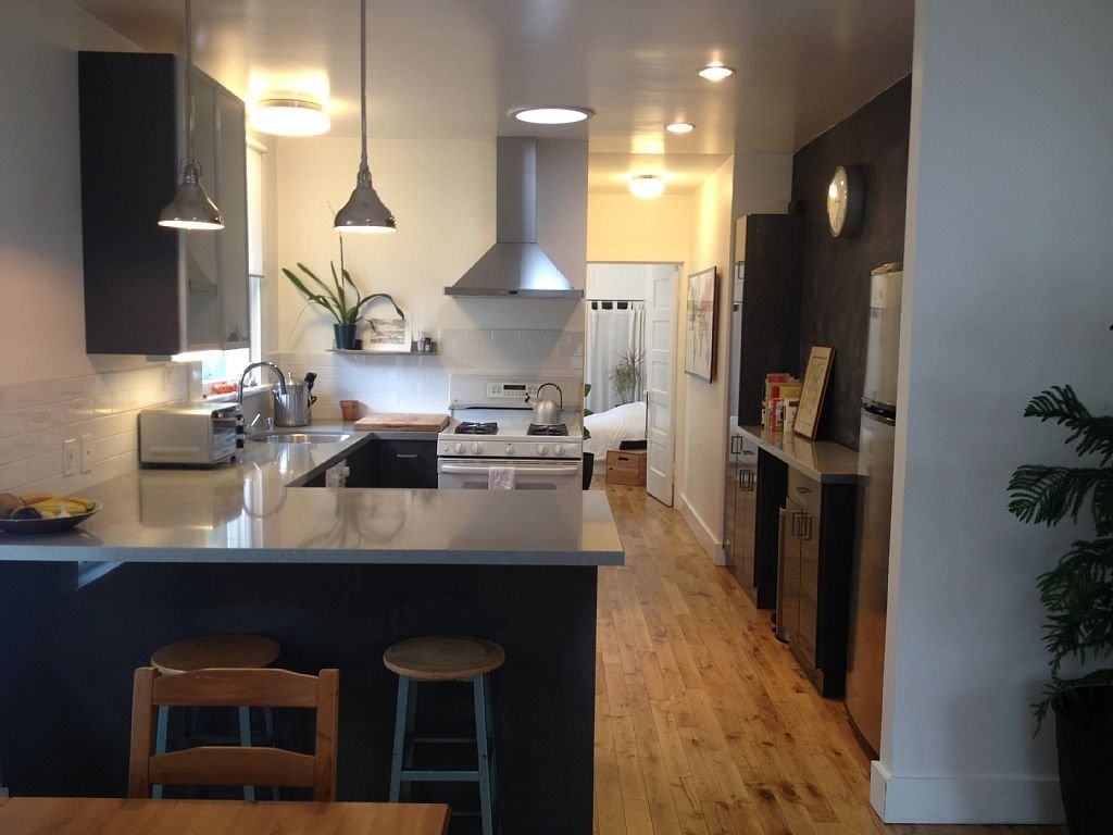 560 58th St - Photo 3 of 15