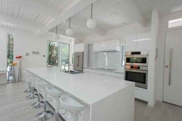 821 Thornwood Dr - Photo 3 of 17