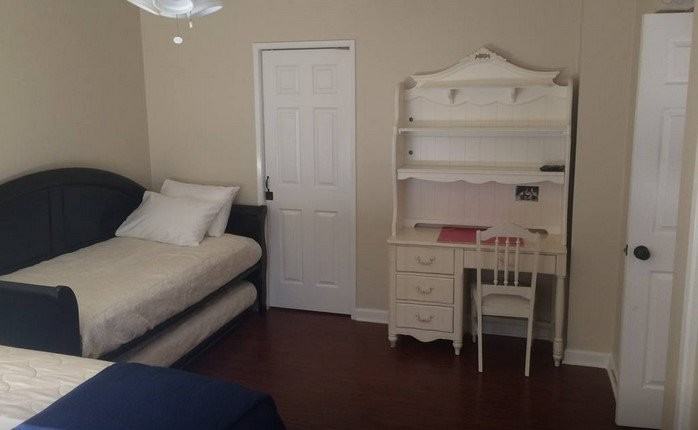 1031 Sherwood Ave - Photo 3 of 15