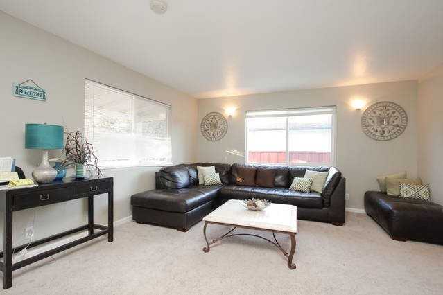 474 N Bayview Ave - Photo 2 of 37