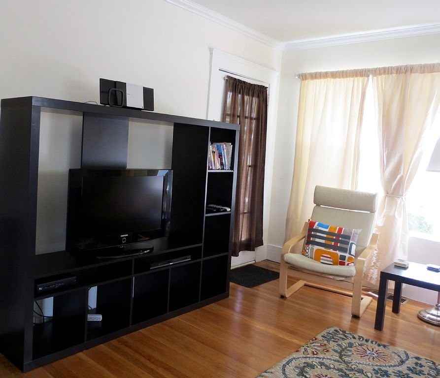 1701 Oxford St - Photo 3 of 14