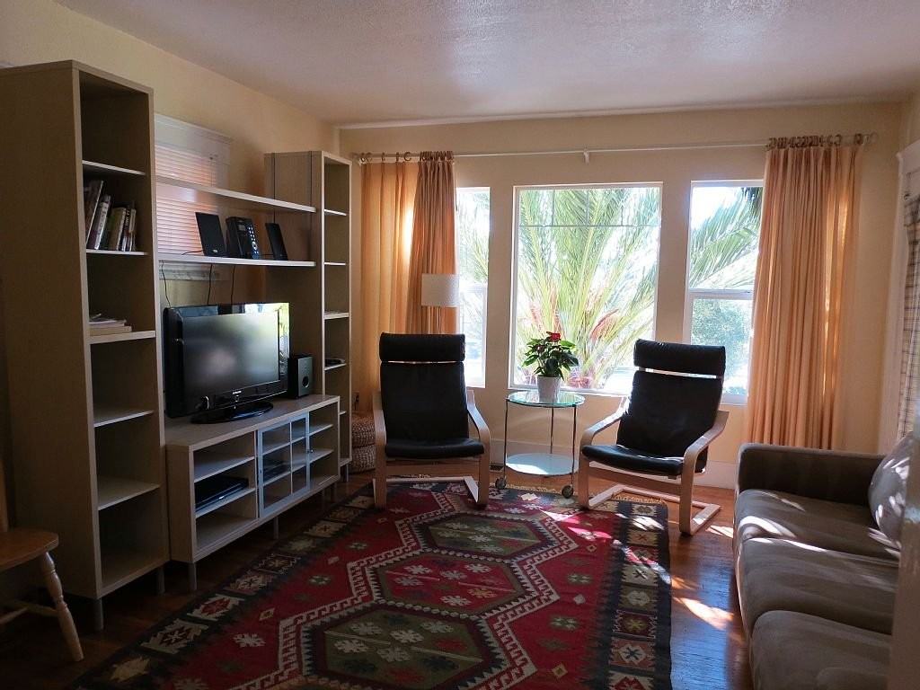 1707 Oxford St - Photo 2 of 11