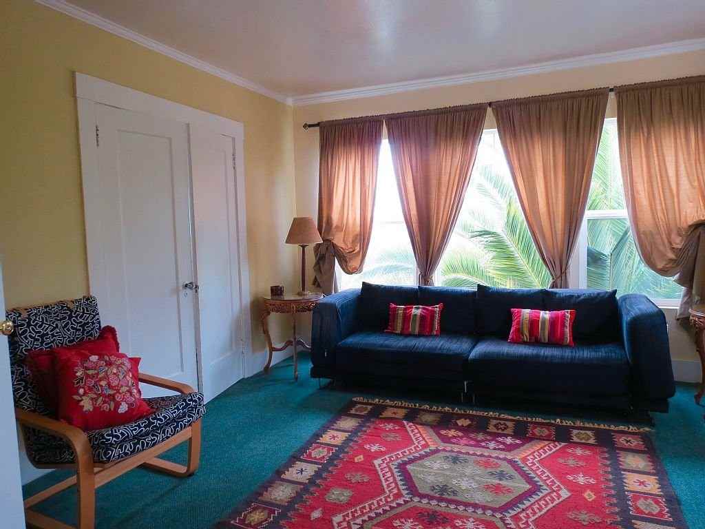 1703 Oxford St - Photo 2 of 15