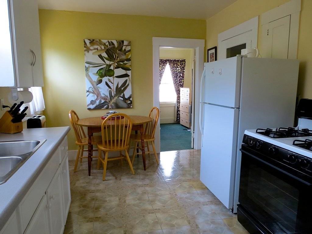 1703 Oxford St - Photo 3 of 15