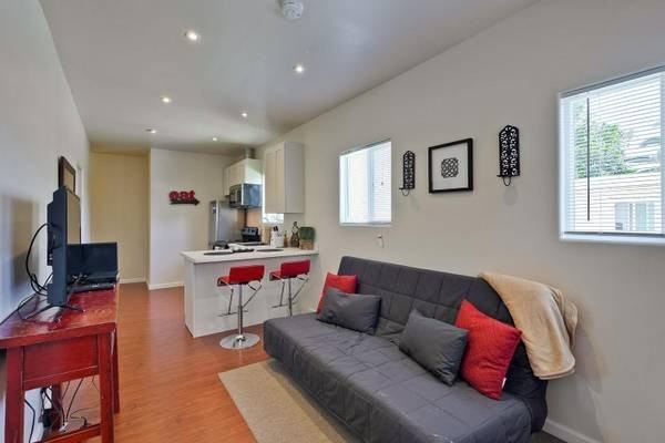 226 Hemlock Ave - Photo 2 of 18