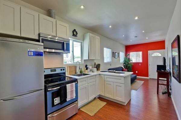 226 Hemlock Ave - Photo 3 of 18