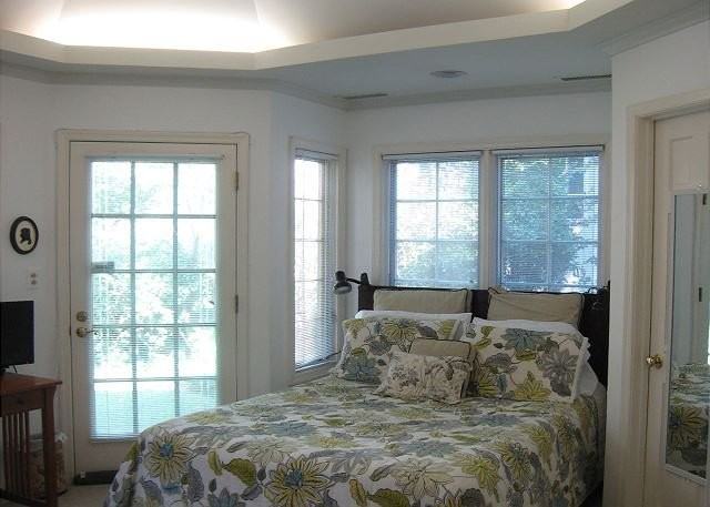 2118 49th St NW - Photo 3 of 32