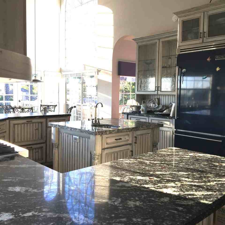 2201 Hillview Dr - Photo 3 of 15