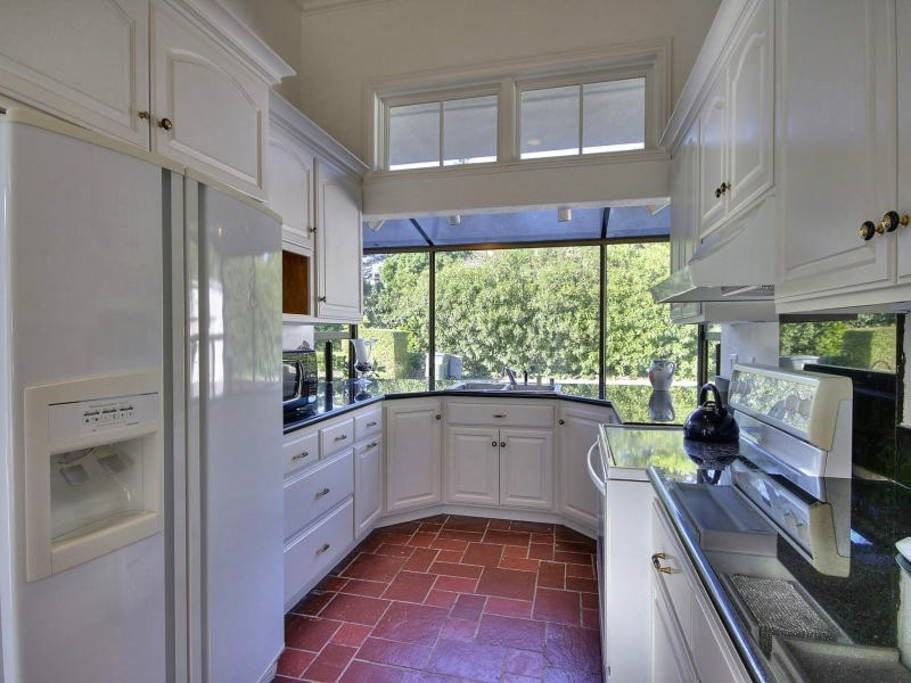 291 Atherton Ave - Photo 3 of 11
