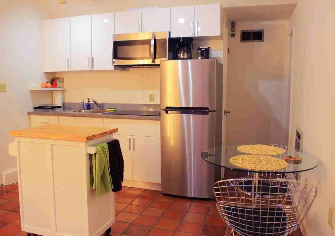 821 Greenwich St - Photo 2 of 7