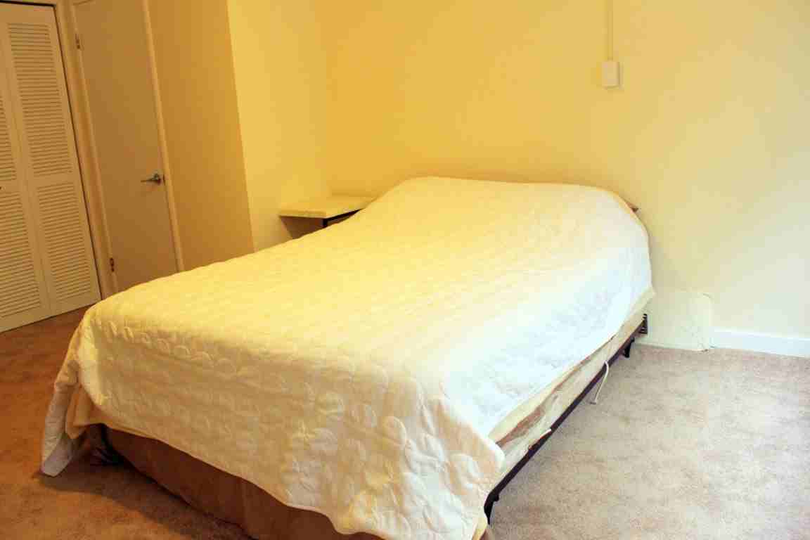 821 Greenwich St - Photo 3 of 7