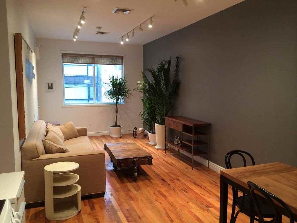 389 Bond St - Photo 2 of 10