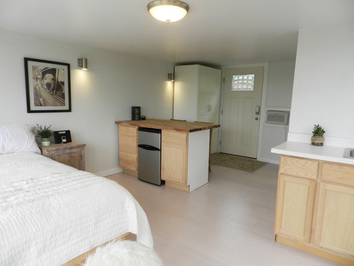 569 Hillcrest Way - Photo 3 of 11