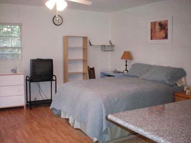 1005 Cowper St - Photo 3 of 7