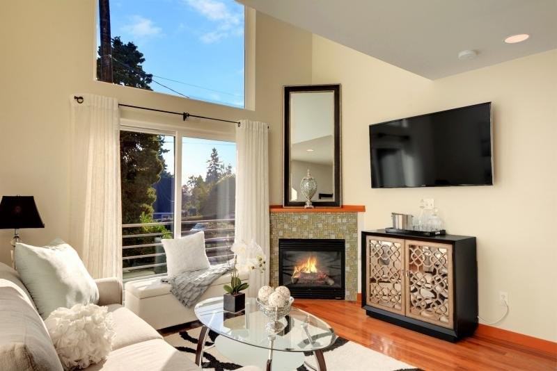 1720 California Ave SW - Photo 3 of 18