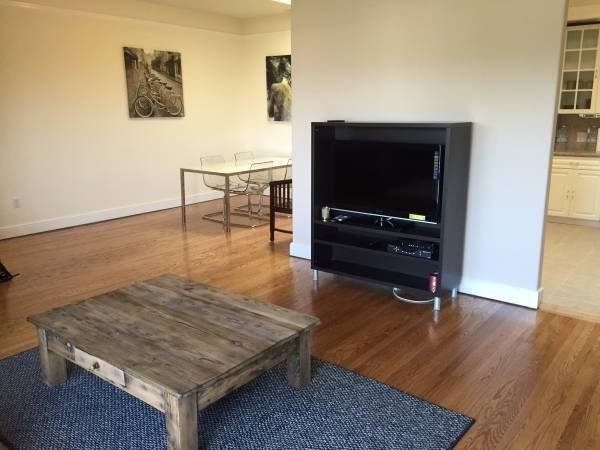 2430 Castro St - Photo 2 of 10