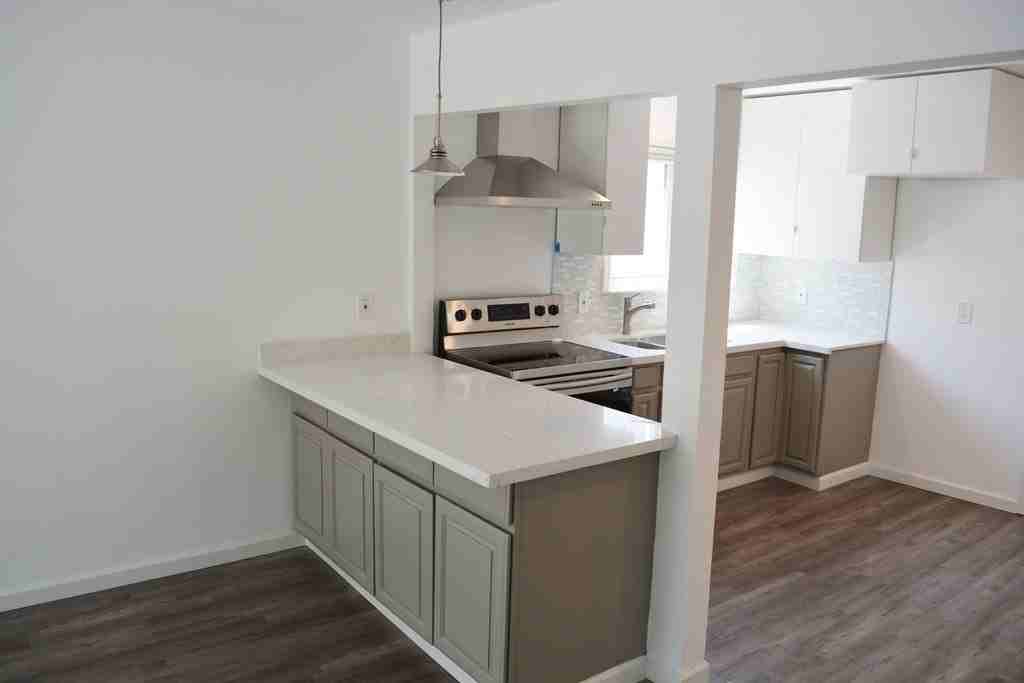 1109 Parker St - Photo 3 of 9