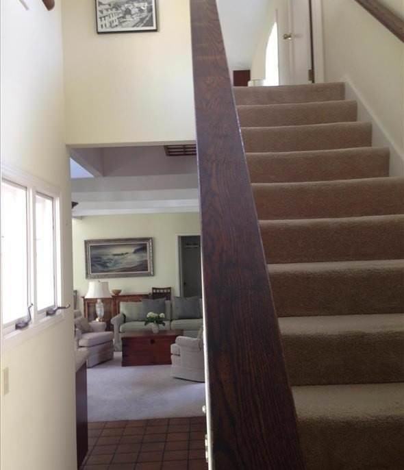 253 Oxford Ave - Photo 3 of 10