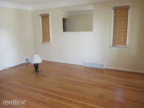 2082 Michigan Blvd - Photo 2 of 10