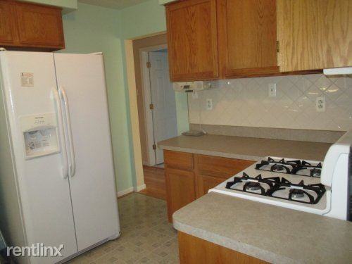 2082 Michigan Blvd - Photo 3 of 10