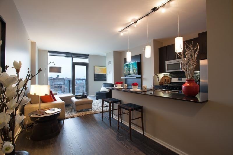 103 N Desplaines St - Photo 2 of 3