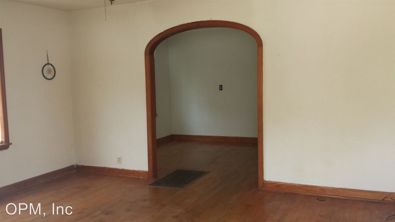 1214 E St NW - Photo 2 of 3