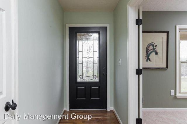 5031 Routt Rd - Photo 3 of 28