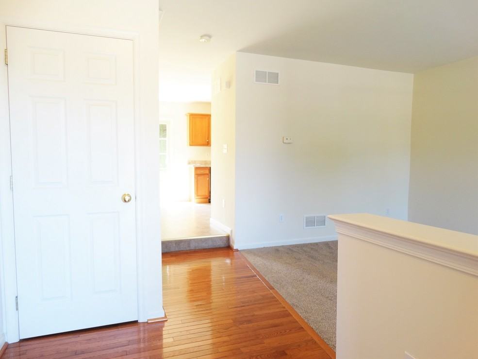 563 N State St - Photo 2 of 18