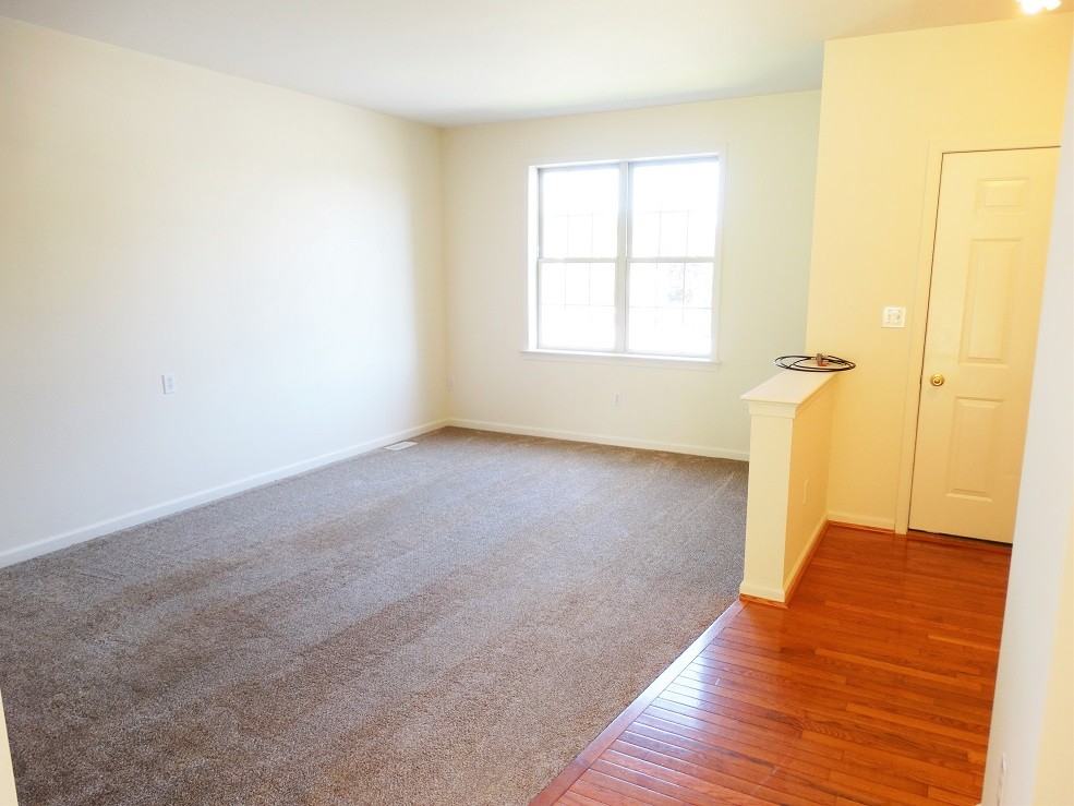 563 N State St - Photo 3 of 18