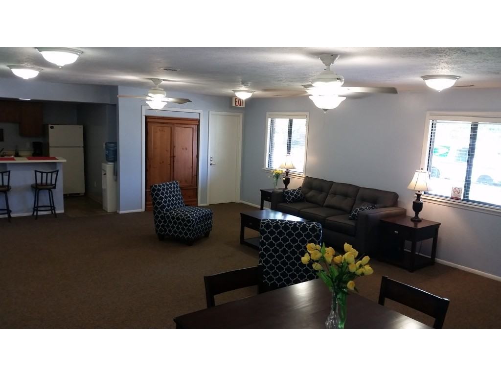 Creekside South Apartments 8055 Crossing Dr, Indianapolis, IN 46227