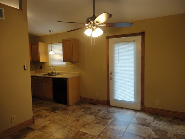 8670 E Main St - Photo 3 of 10