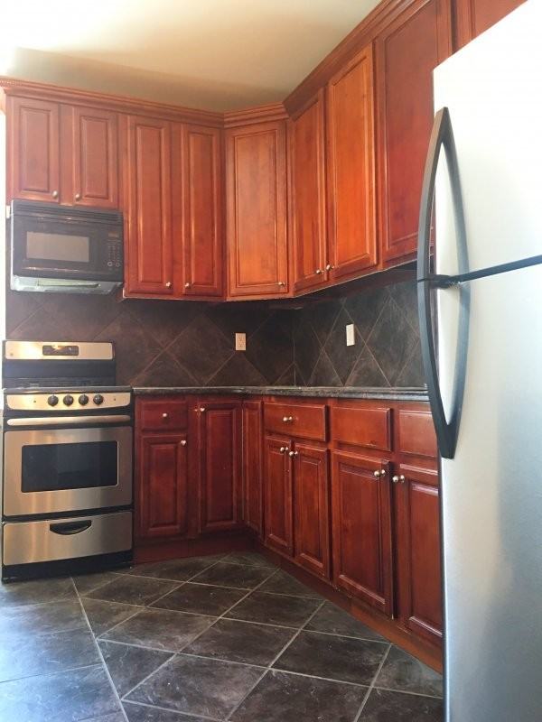 1829 Haight Ave #2F - Photo 2 of 8