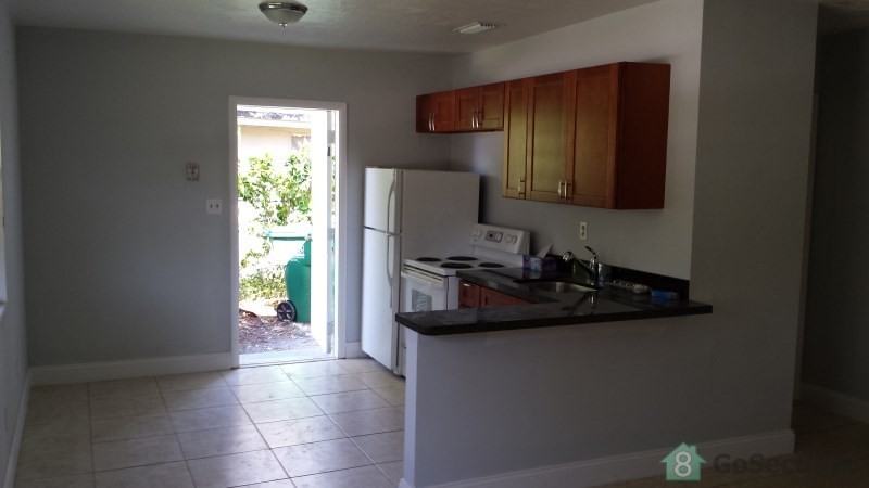 2779 NW 9th Pl - Photo 2 of 7