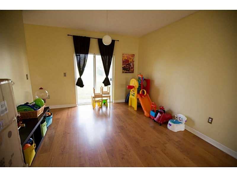 15509 Southwest 18th Street - Photo 3 of 8