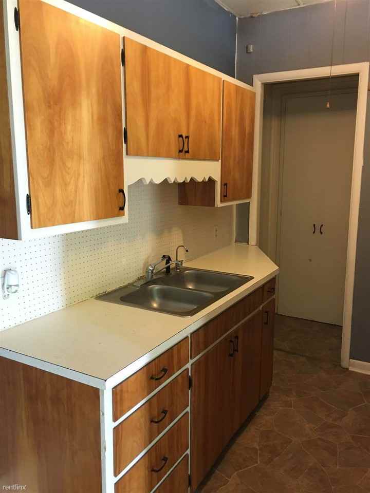 206 S Broas St - Photo 3 of 19