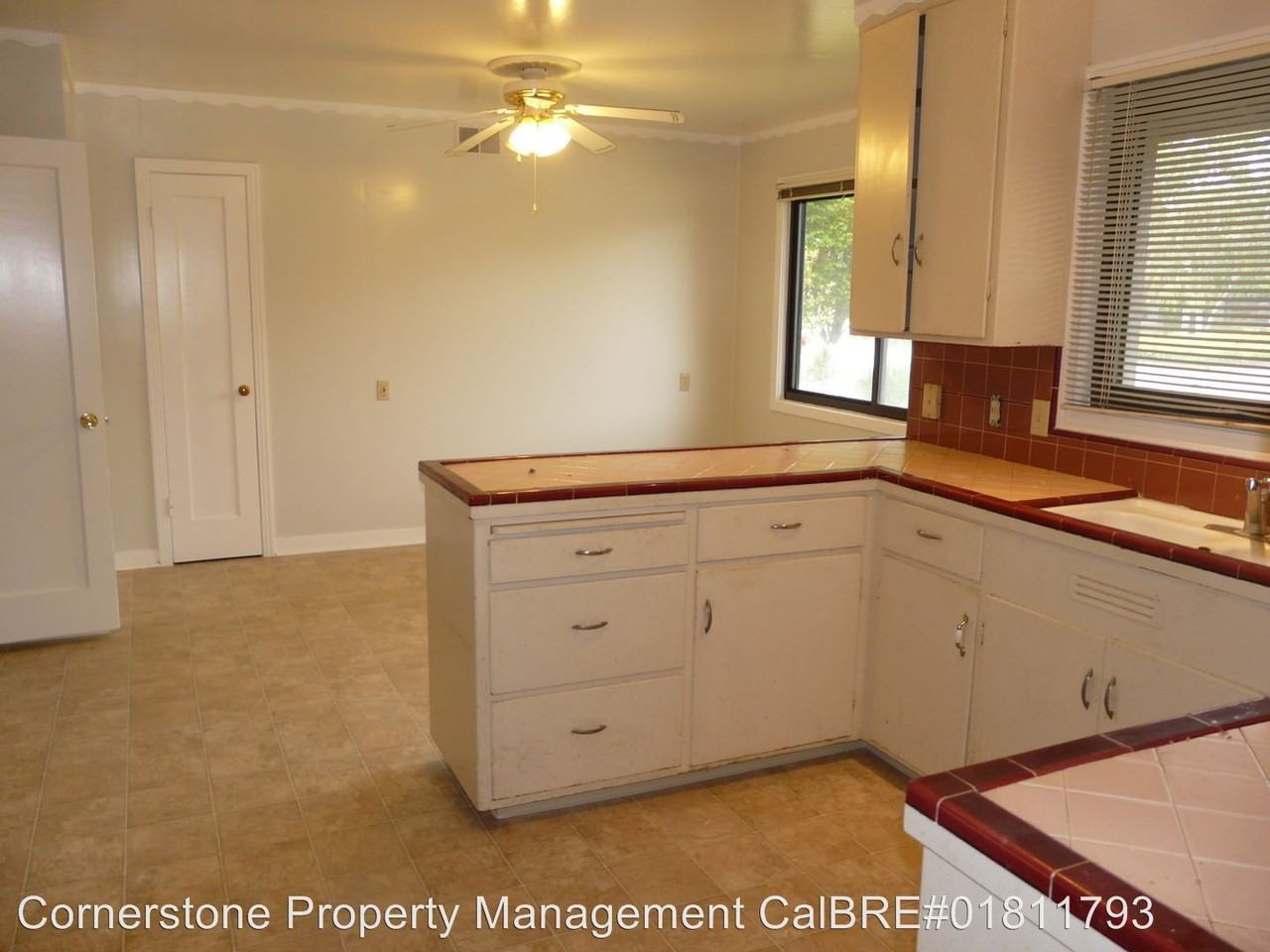 16494 Oleander Ave - Photo 3 of 9