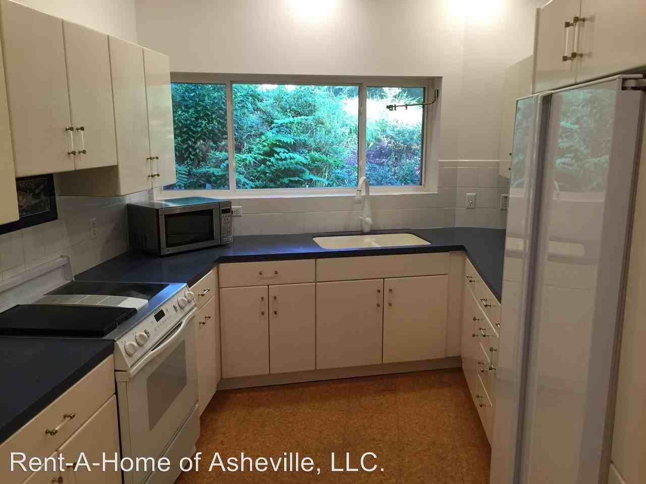 132 Carriage Dr - Photo 3 of 11