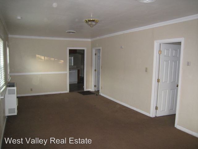 326 E St - Photo 3 of 14