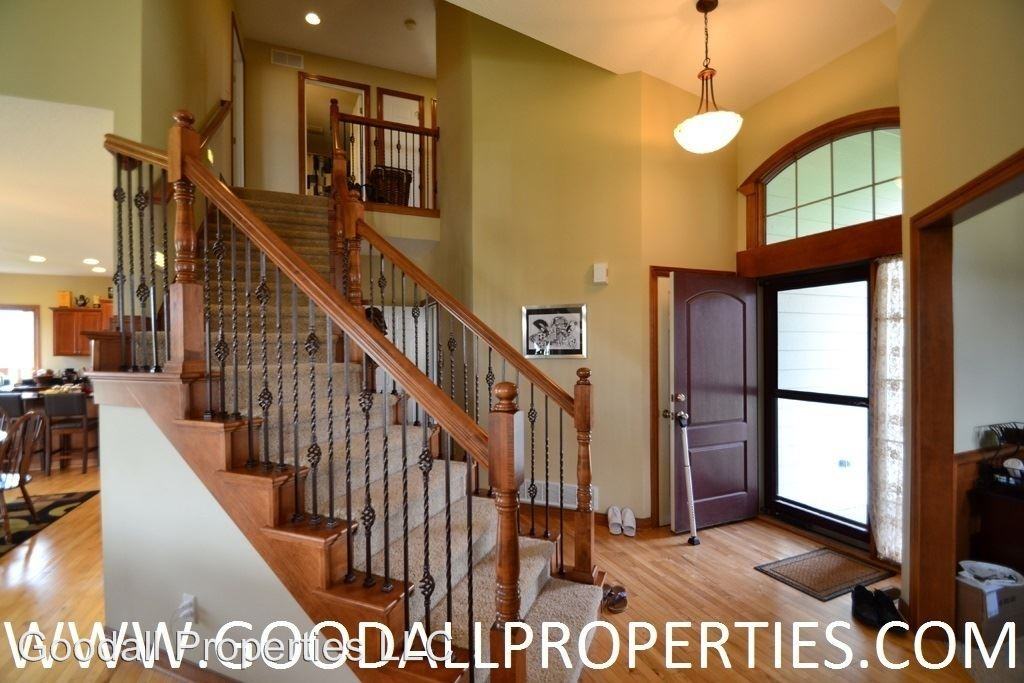 160 NE Grace Wood Dr - Photo 2 of 17