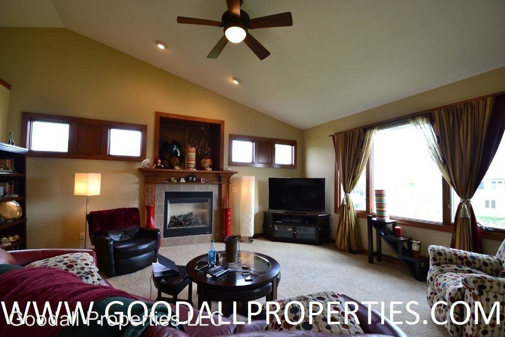 160 NE Grace Wood Dr - Photo 3 of 17