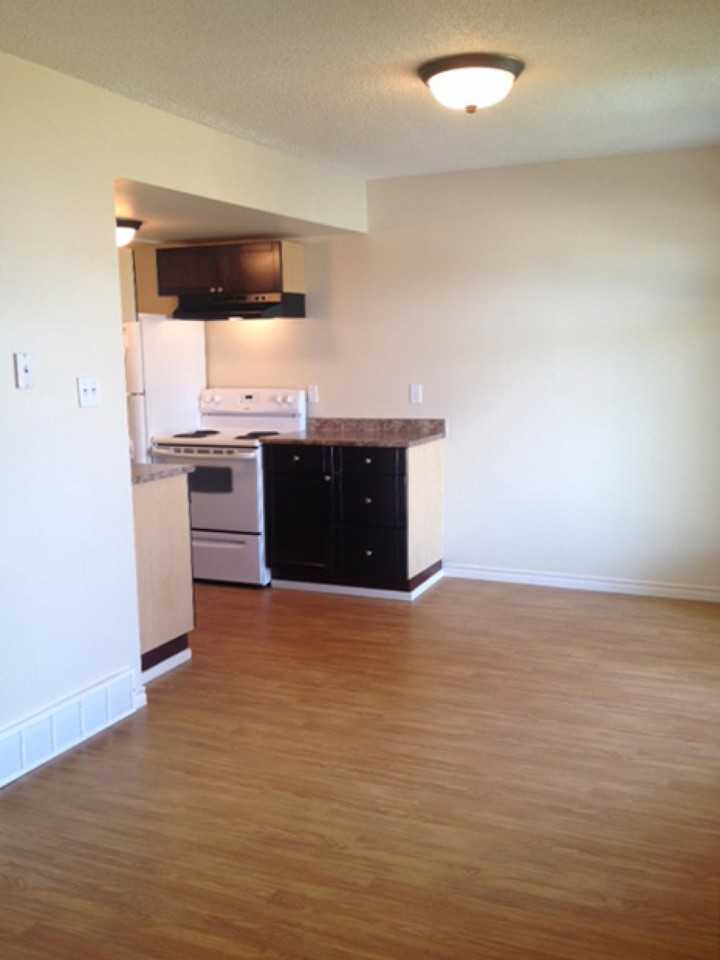 4603 48 Ave - Photo 3 of 9