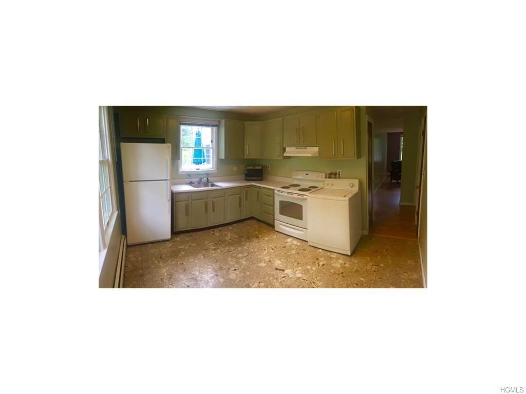 20 Baron De Hirsch Rd - Photo 2 of 4