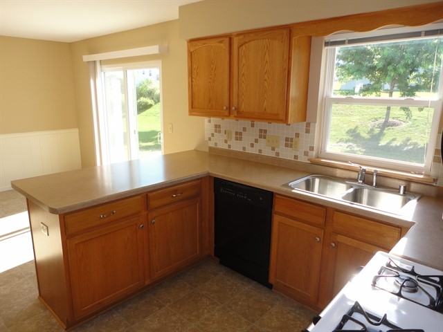 512 Aspen St - Photo 3 of 10