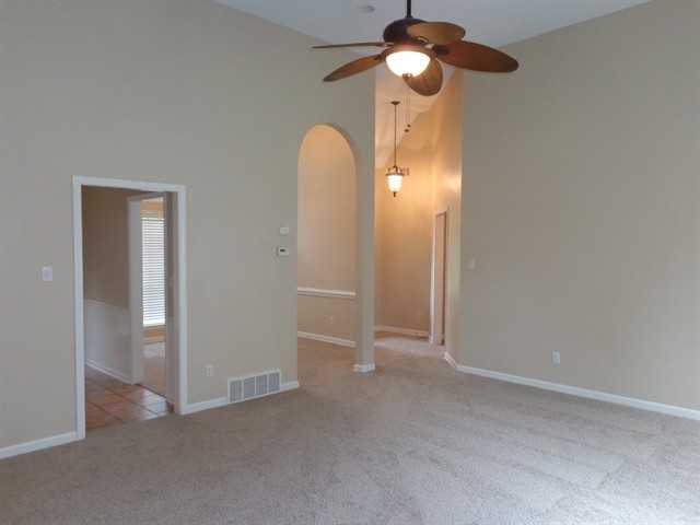 5005 Wolfchase Farms Pkwy - Photo 2 of 10