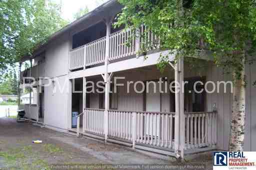 1338 Juneau Ave #1 - Photo 3 of 12