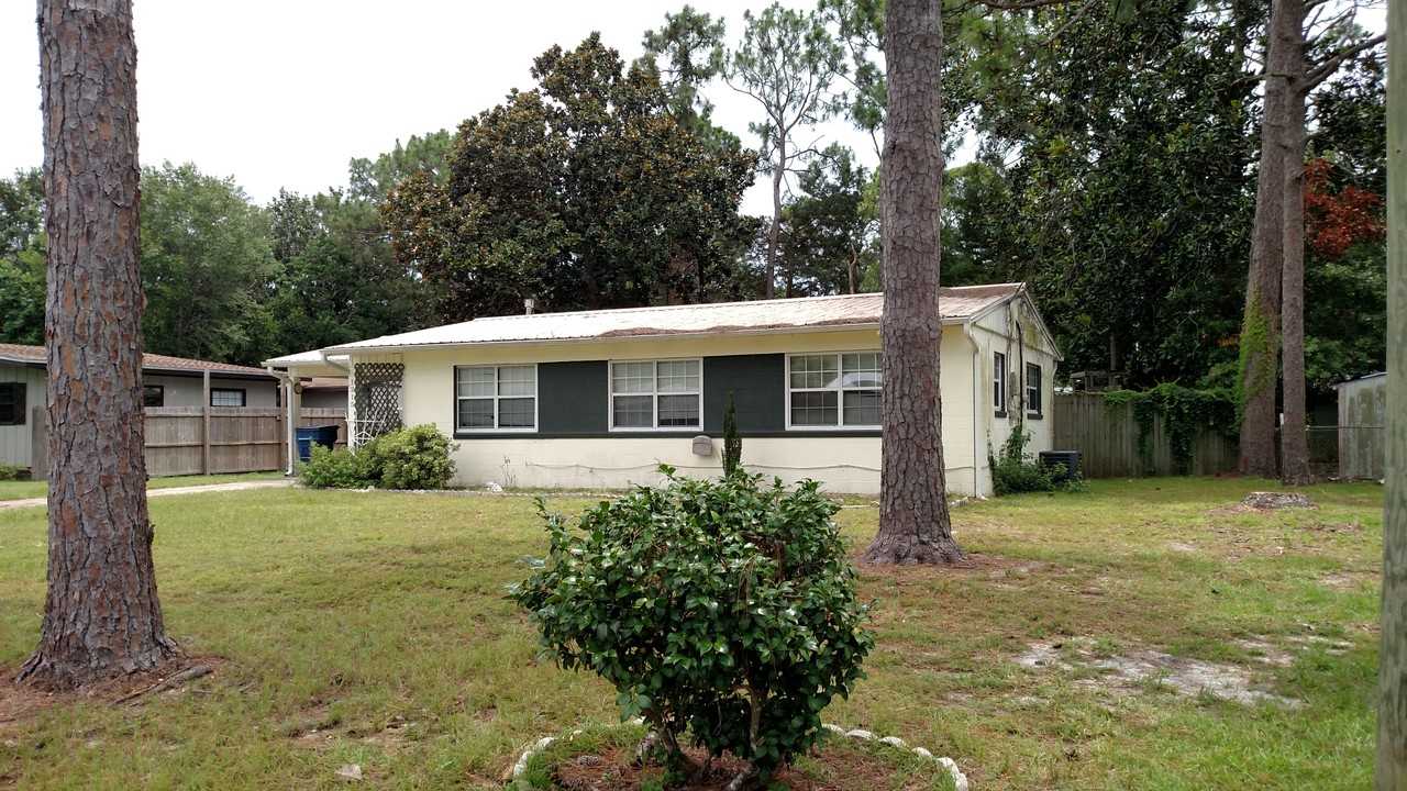 1215 Brenau Terrace - Photo 2 of 12