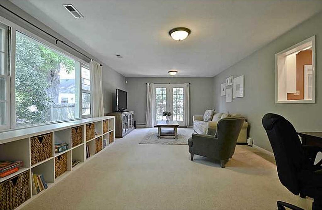 109 E Severn Rd - Photo 3 of 28