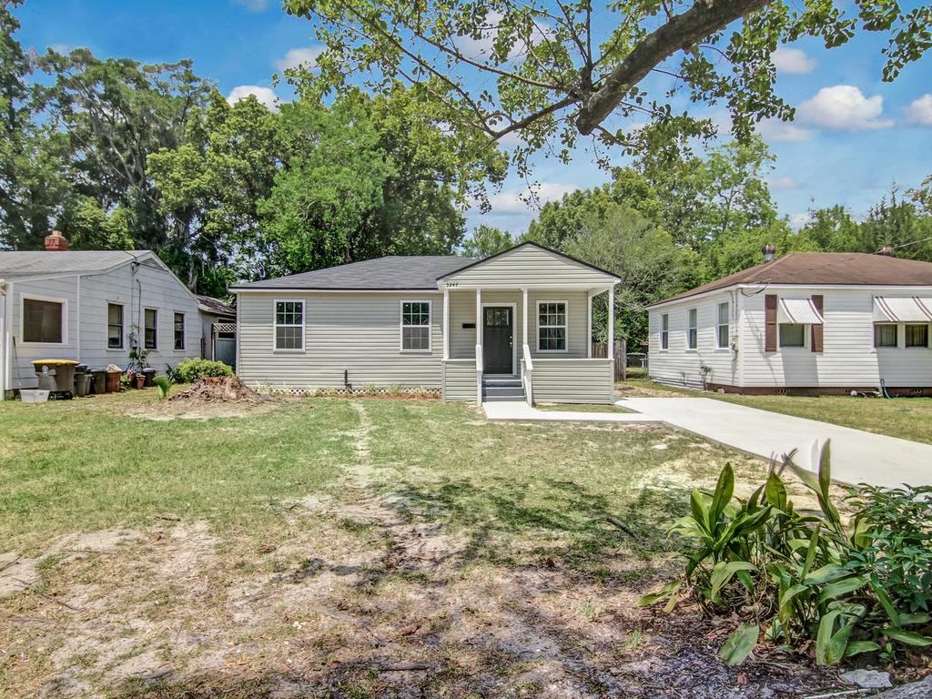 5247 Sunderland Rd - Photo 2 of 22