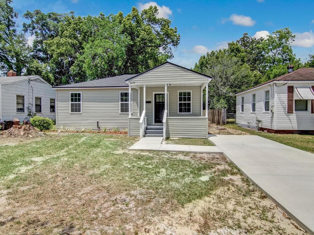 5247 Sunderland Rd - Photo 3 of 22